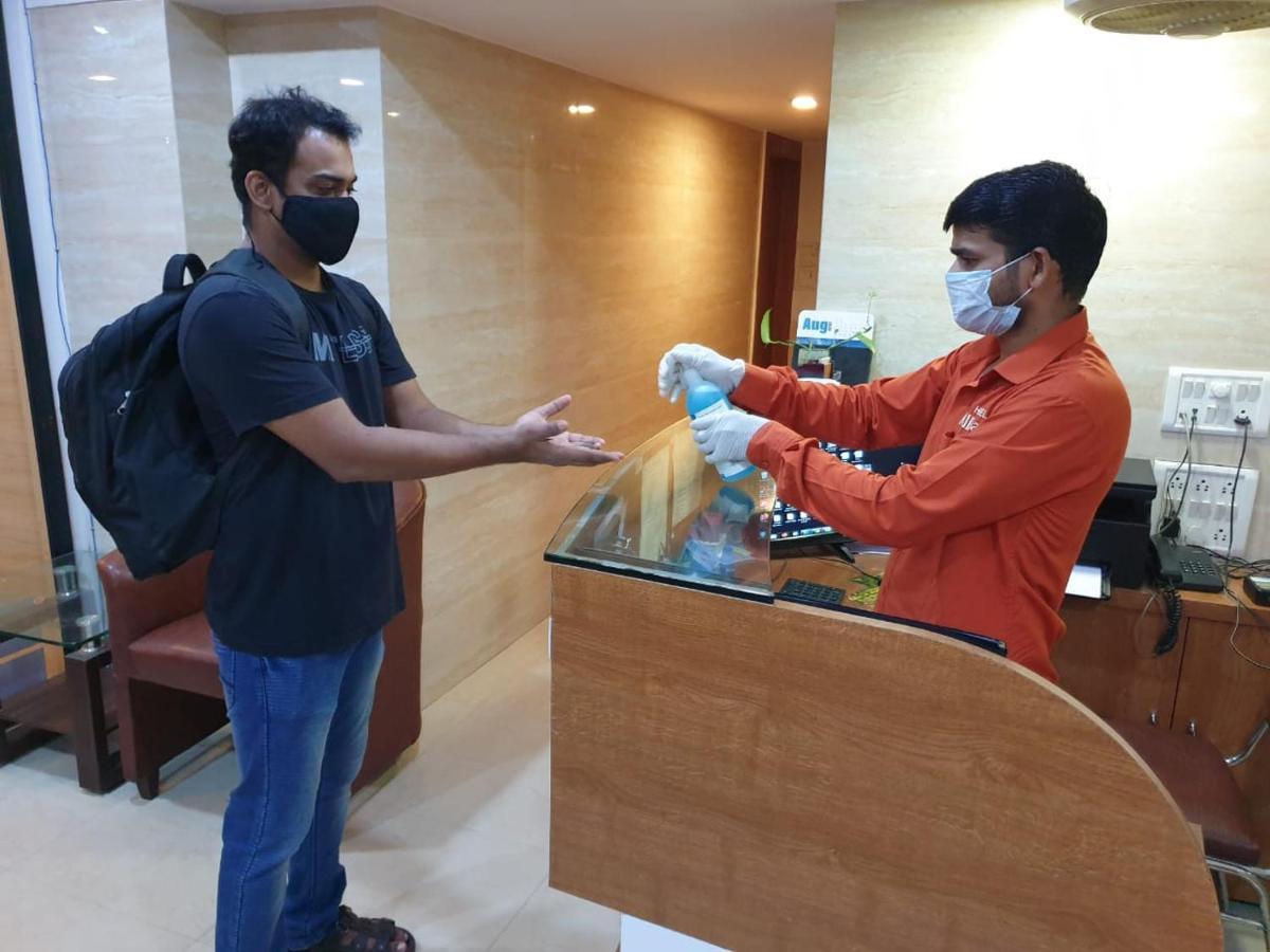 Hotel Alibaba Mumbai Bagian luar foto