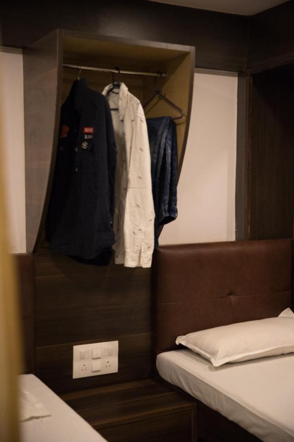Hotel Alibaba Mumbai Bagian luar foto