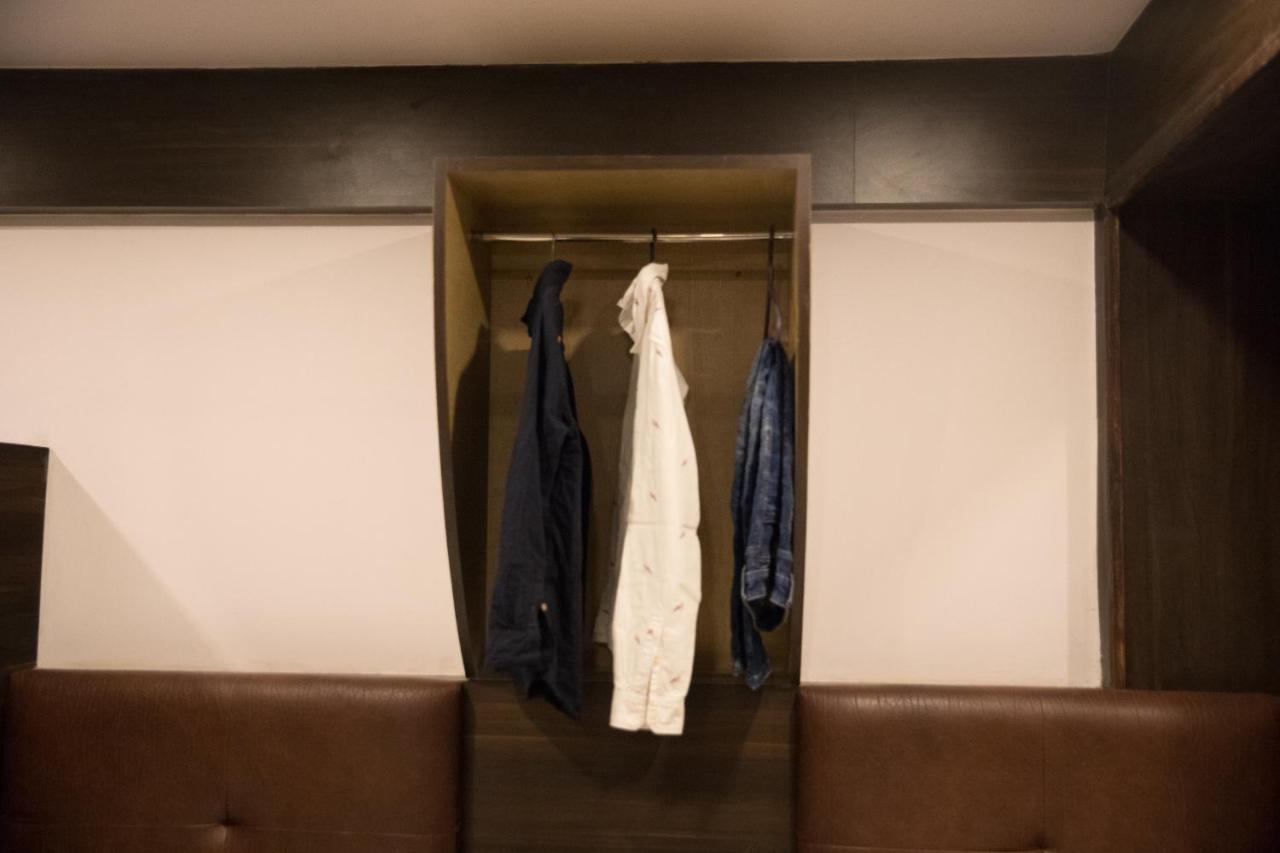 Hotel Alibaba Mumbai Bagian luar foto