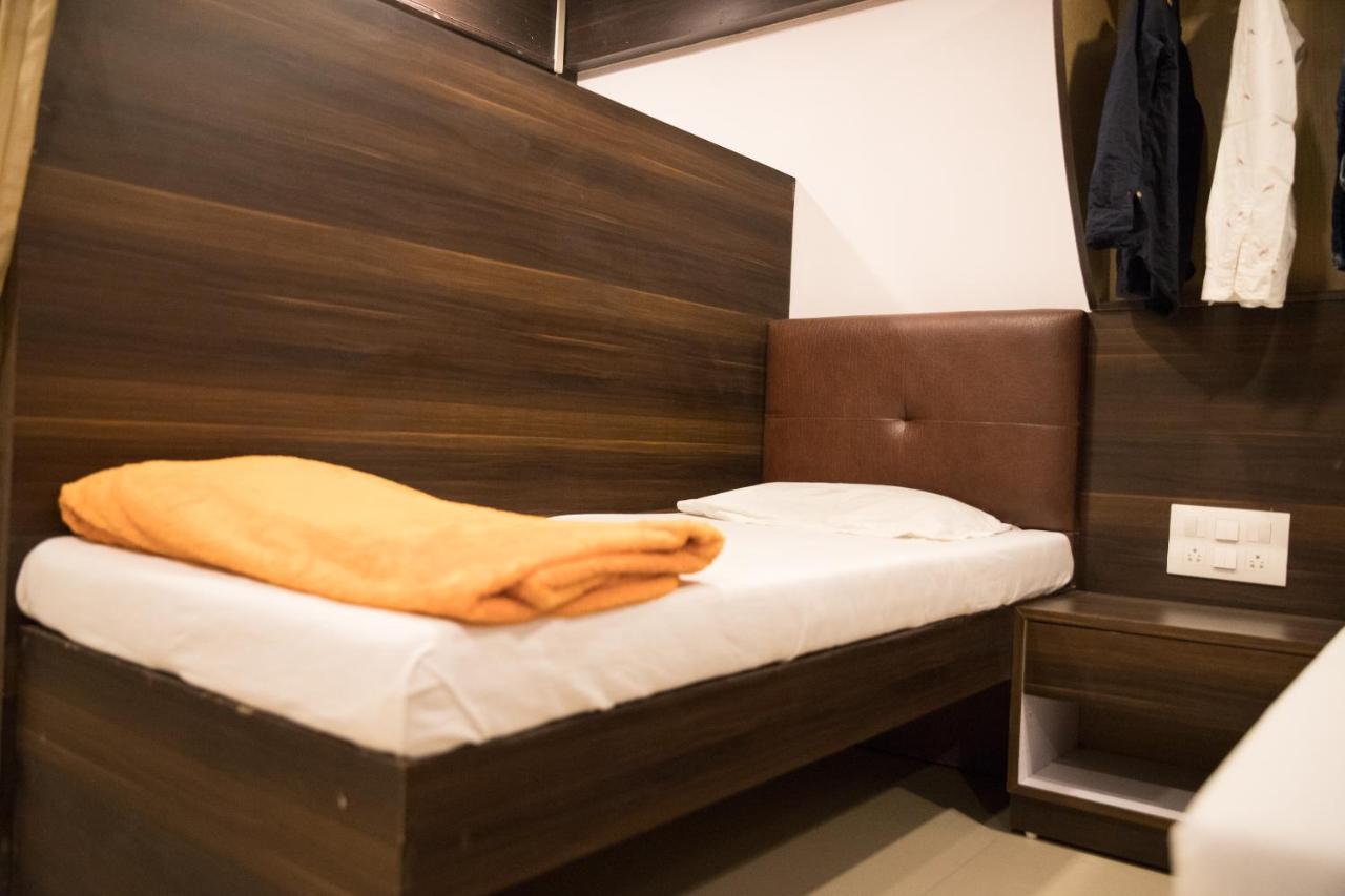 Hotel Alibaba Mumbai Bagian luar foto