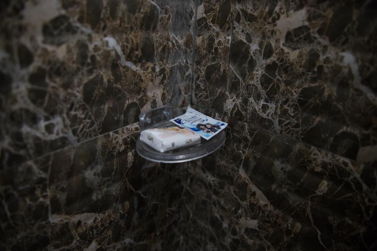 Hotel Alibaba Mumbai Bagian luar foto