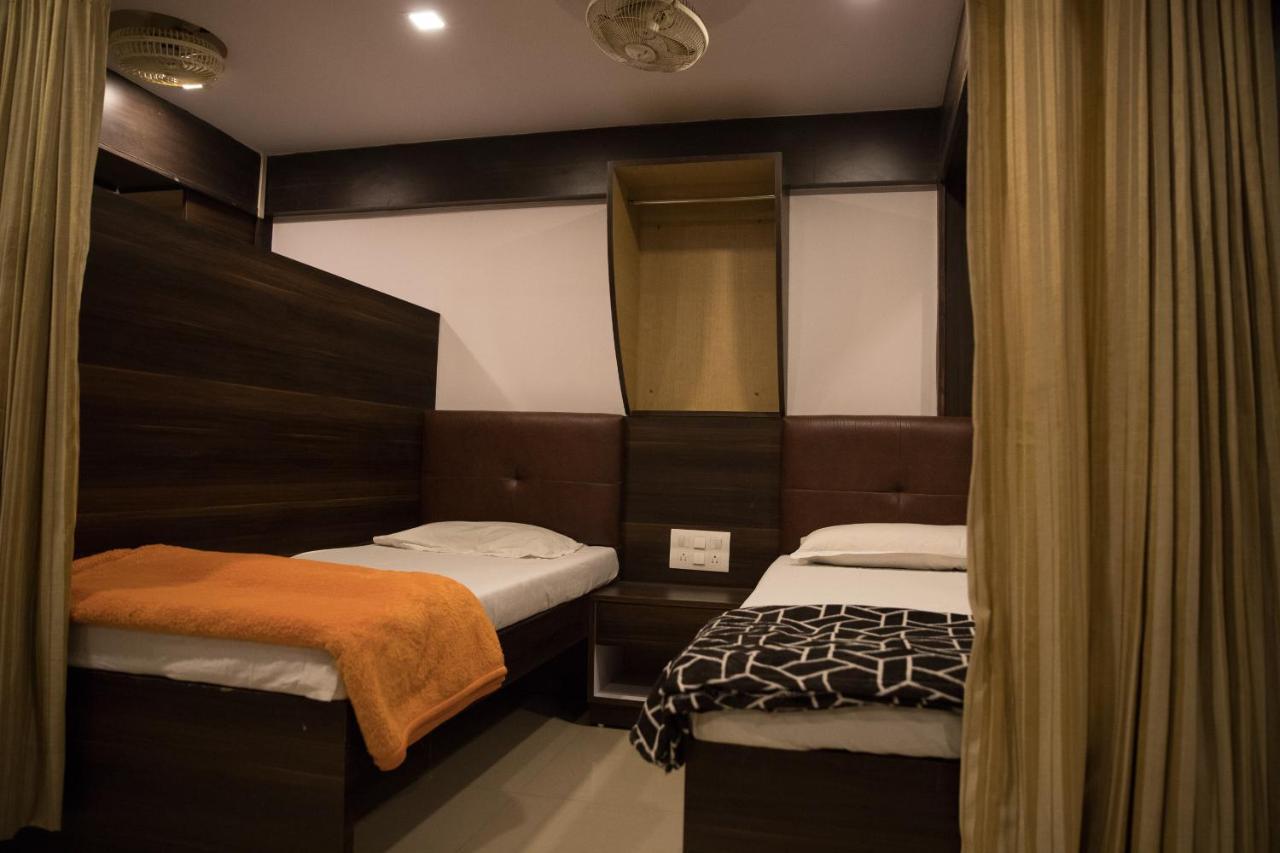 Hotel Alibaba Mumbai Bagian luar foto