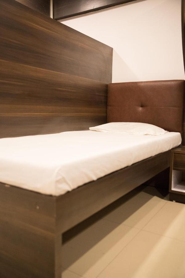 Hotel Alibaba Mumbai Bagian luar foto