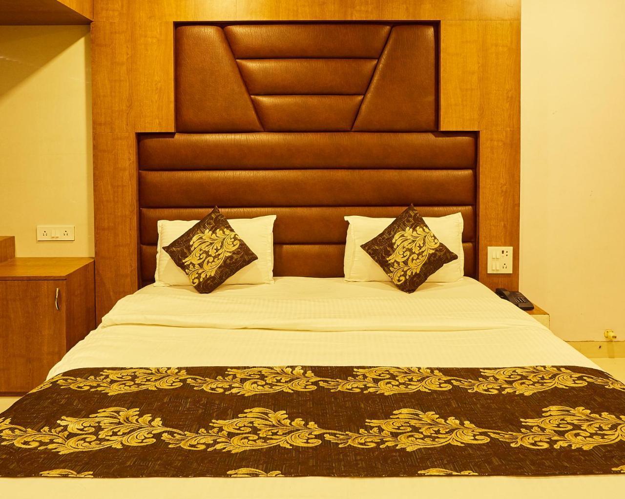 Hotel Alibaba Mumbai Bagian luar foto