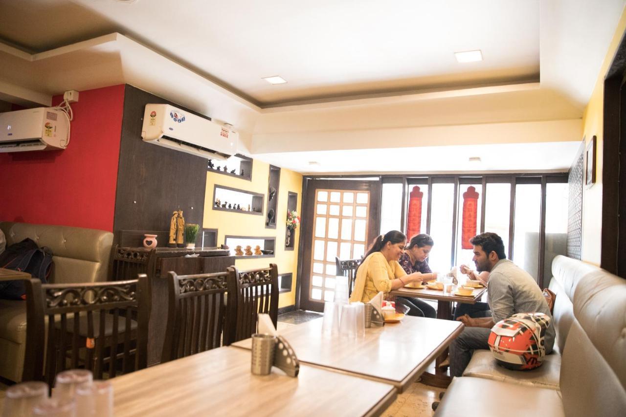 Hotel Alibaba Mumbai Bagian luar foto