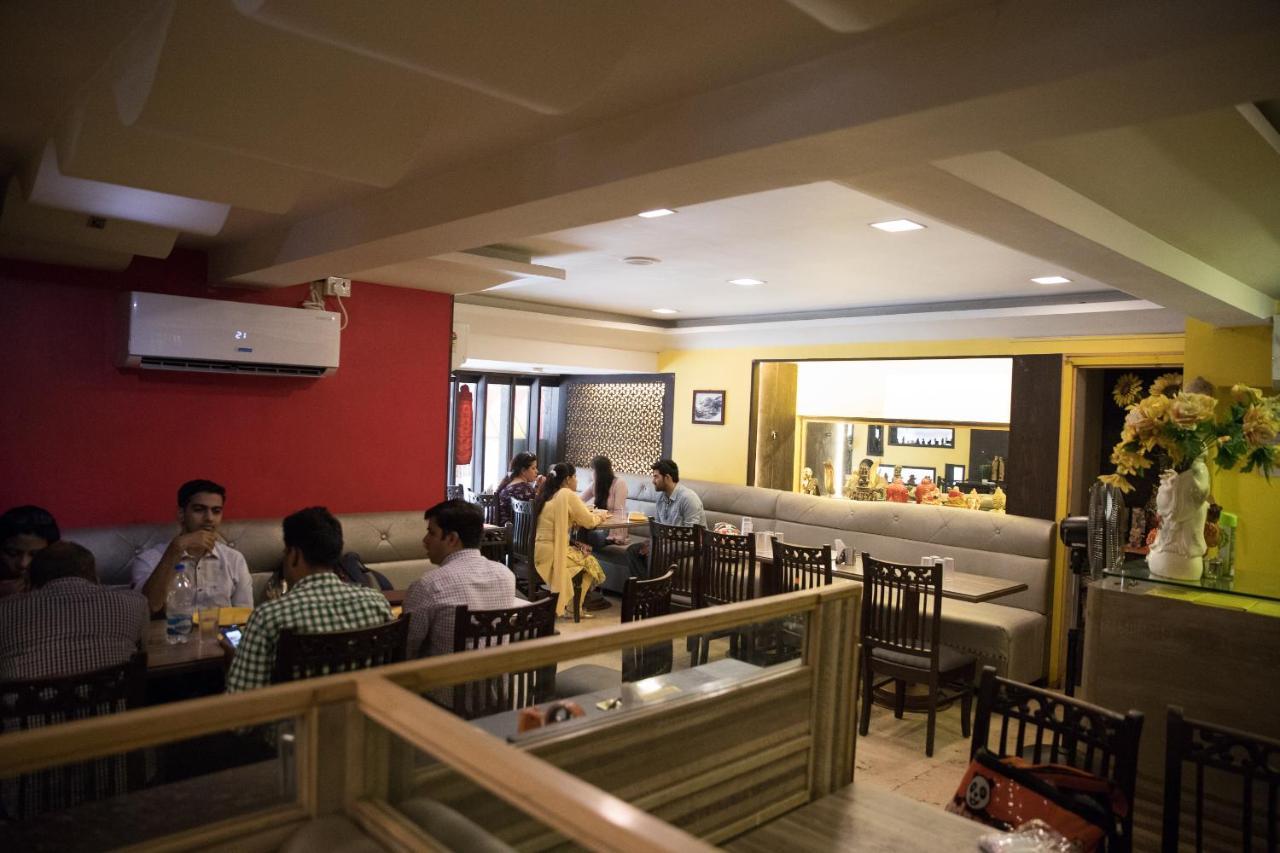 Hotel Alibaba Mumbai Bagian luar foto