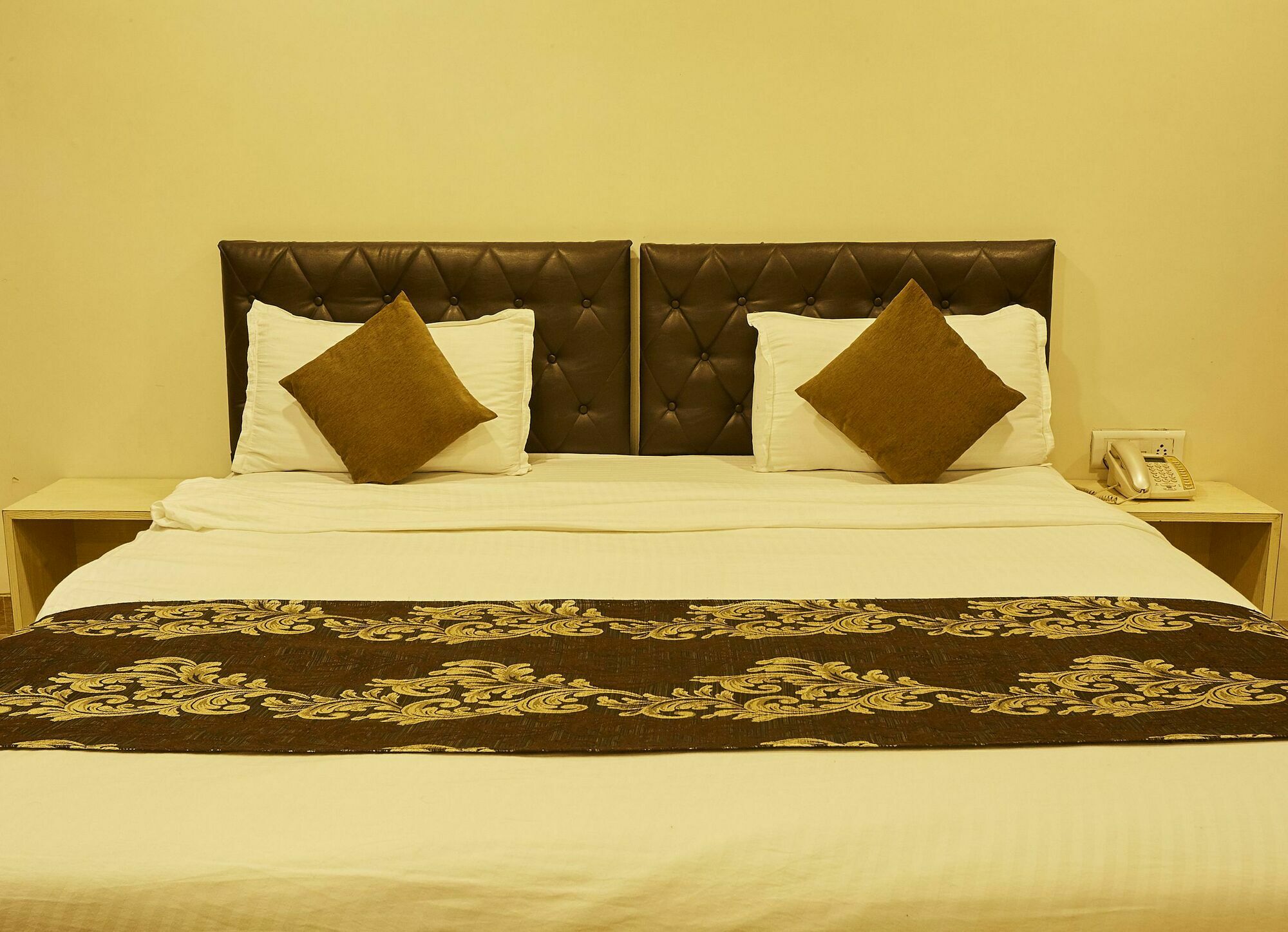 Hotel Alibaba Mumbai Bagian luar foto