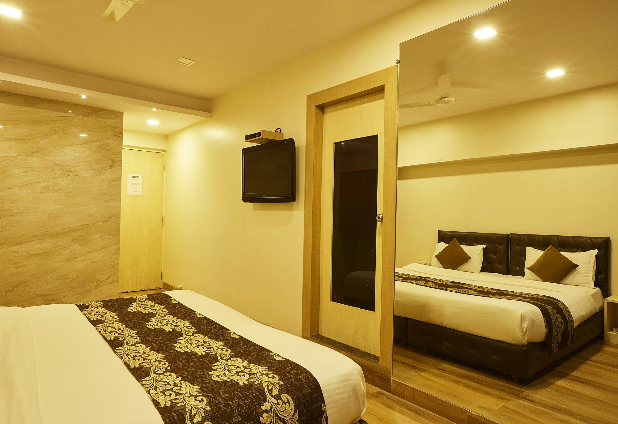 Hotel Alibaba Mumbai Bagian luar foto